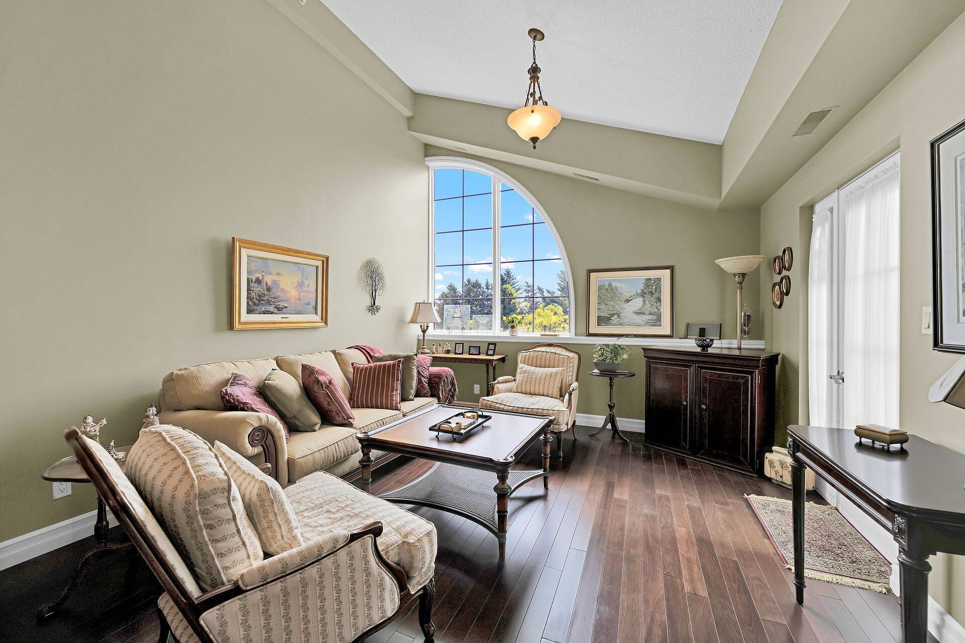 Hamilton, ON L8B 1A9,262 Dundas ST E #403
