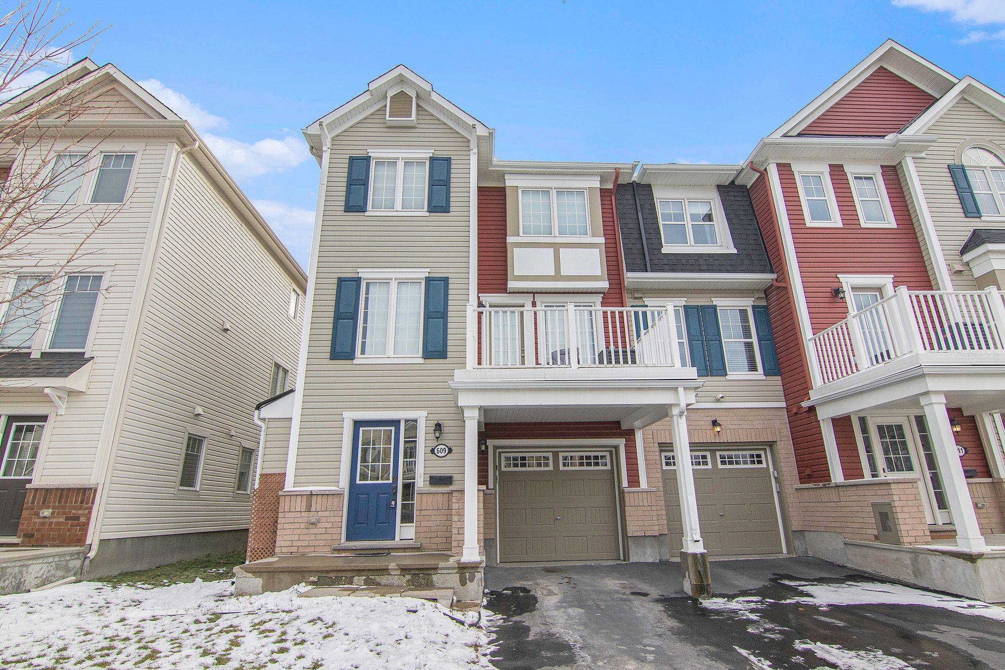 609 Foxlight CIR, Kanata, ON K2M 0L9