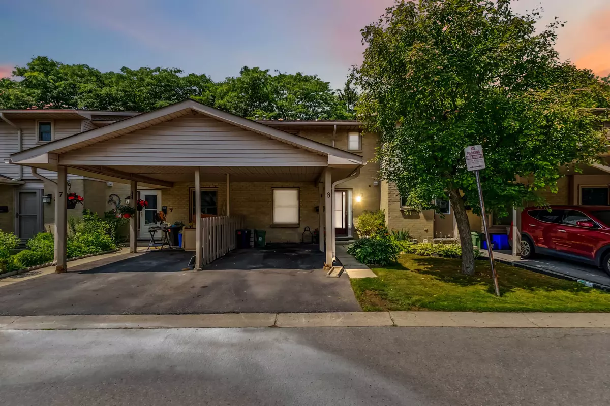 London East, ON N5Y 5E5,1318 HIGHBURY AVE N #8