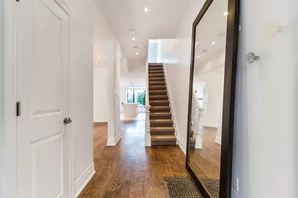 Toronto C01, ON M6G 2V7,520 Manning AVE