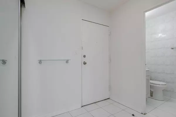 Mississauga, ON L5C 2V3,3025 The Credit Woodlands N/A #149