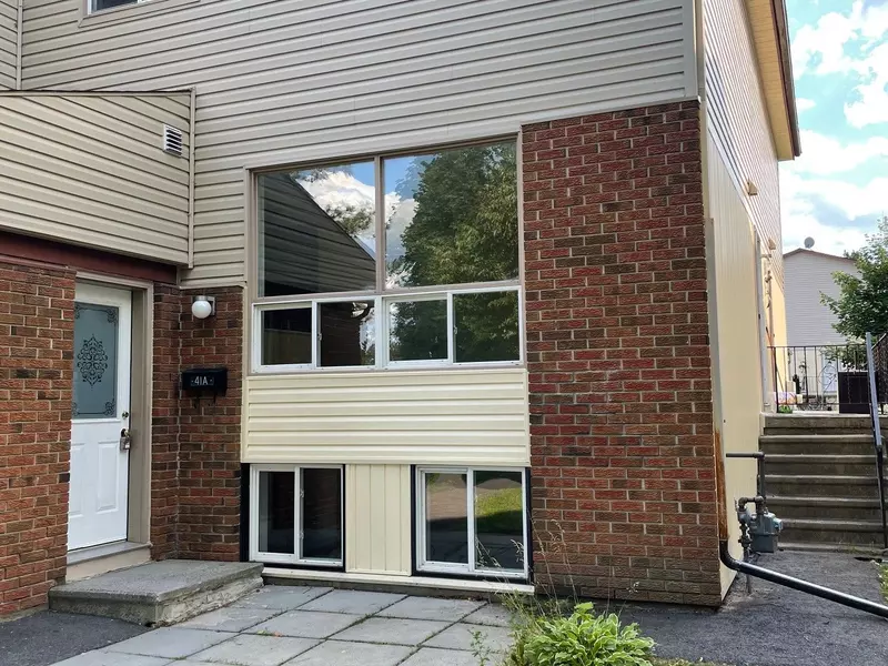 41 Forester CRES #A, Bells Corners And South To Fallowfield, ON K2H 8Y3