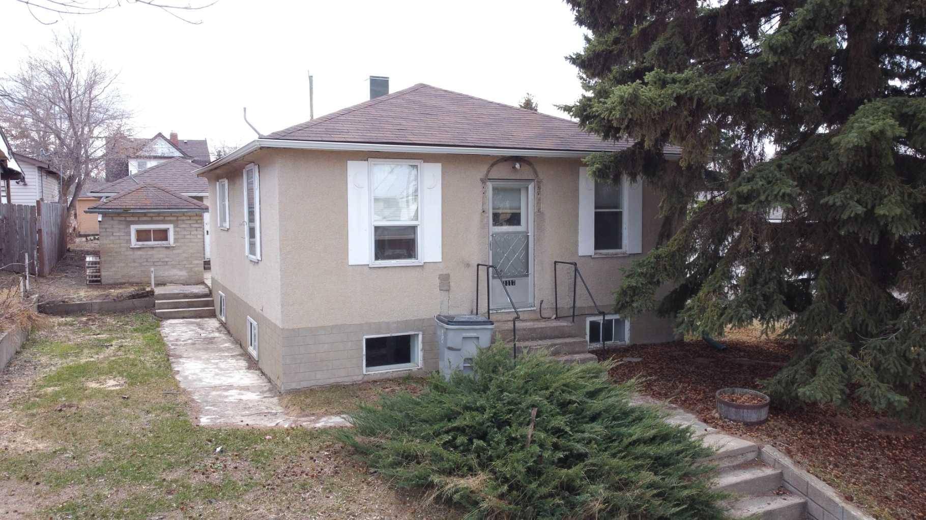 1117 5 AVE, Wainwright, AB T9W 1L6
