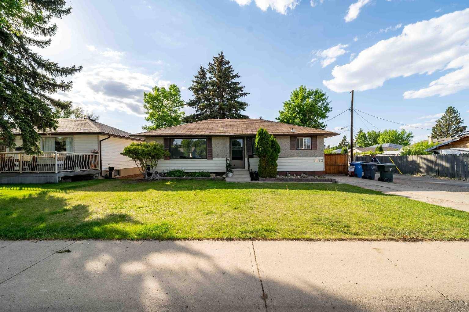 1872 29 ST Southeast, Medicine Hat, AB T1A2J1