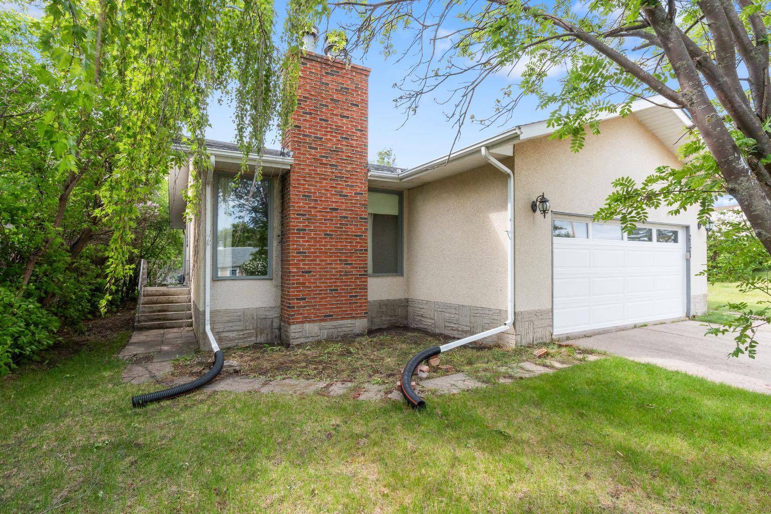2121 18 AVE, Bowden, AB T0M 0K0