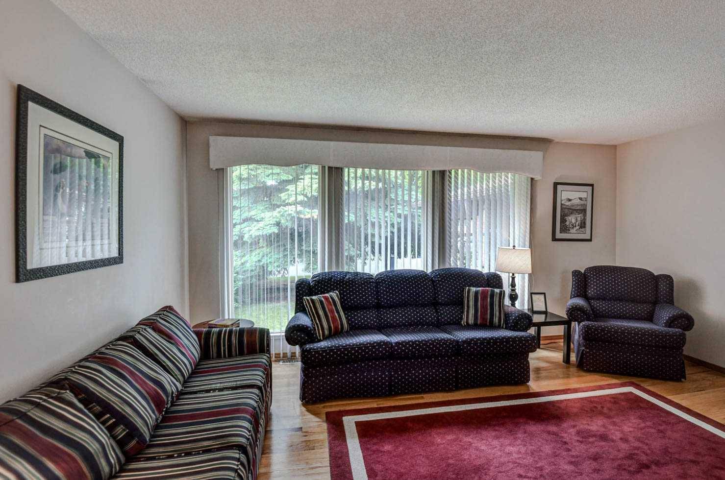 Calgary, AB T2W 2V8,812 Woodpark WAY Southwest