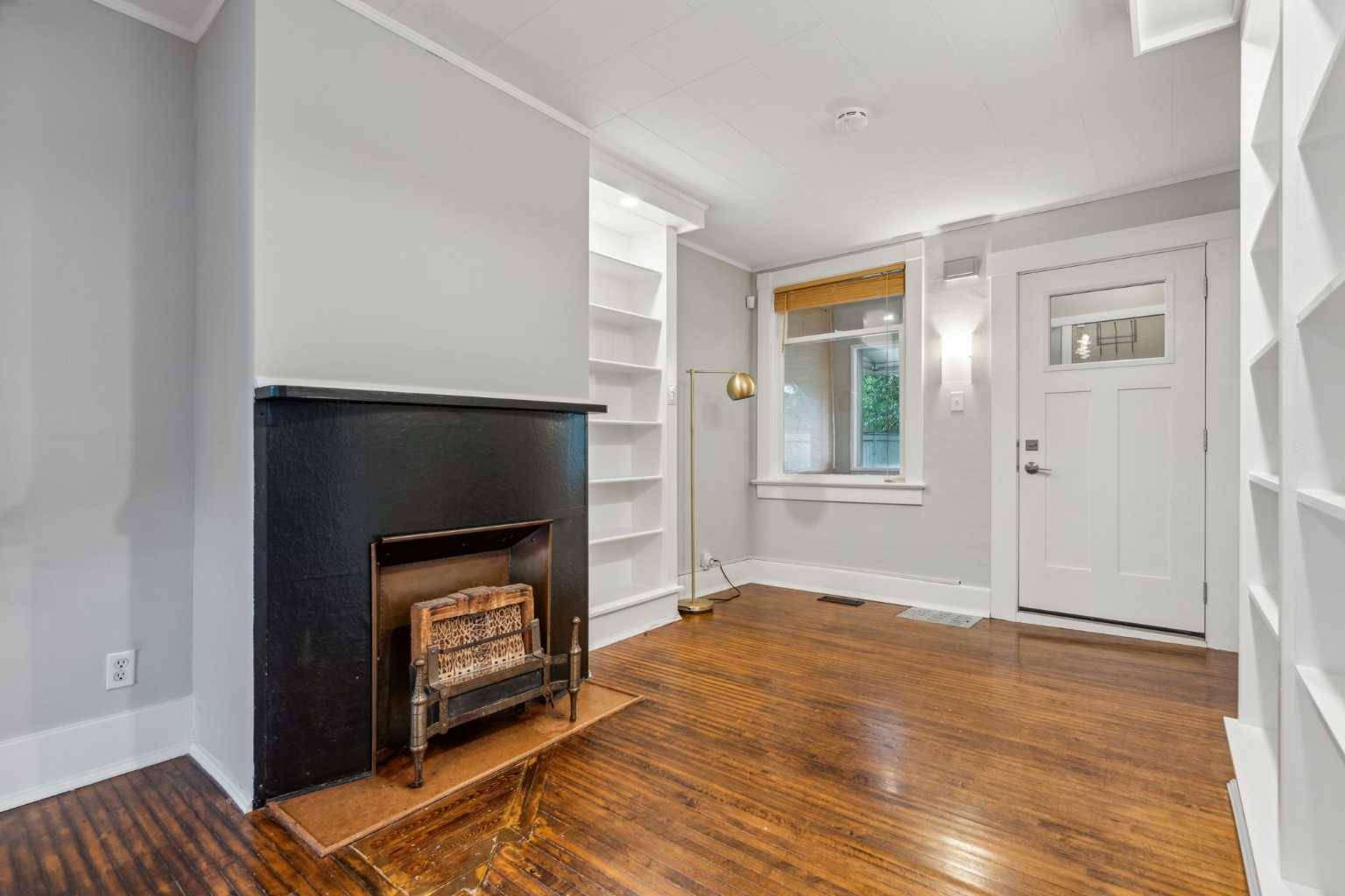 Calgary, AB T2N 1R2,908 5 ST NW