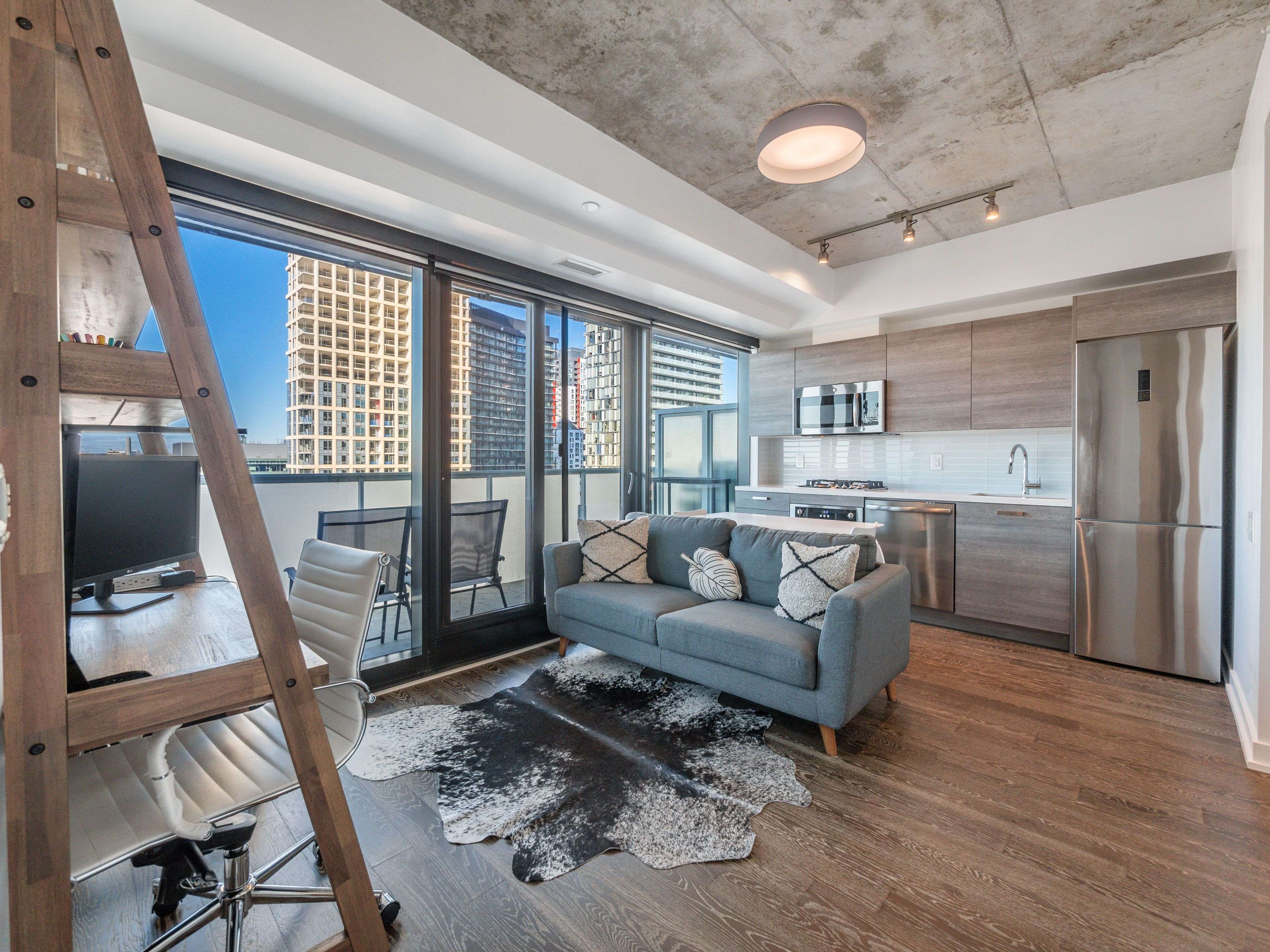 Toronto C01, ON M5V 2H5,11 Charlotte ST #2204
