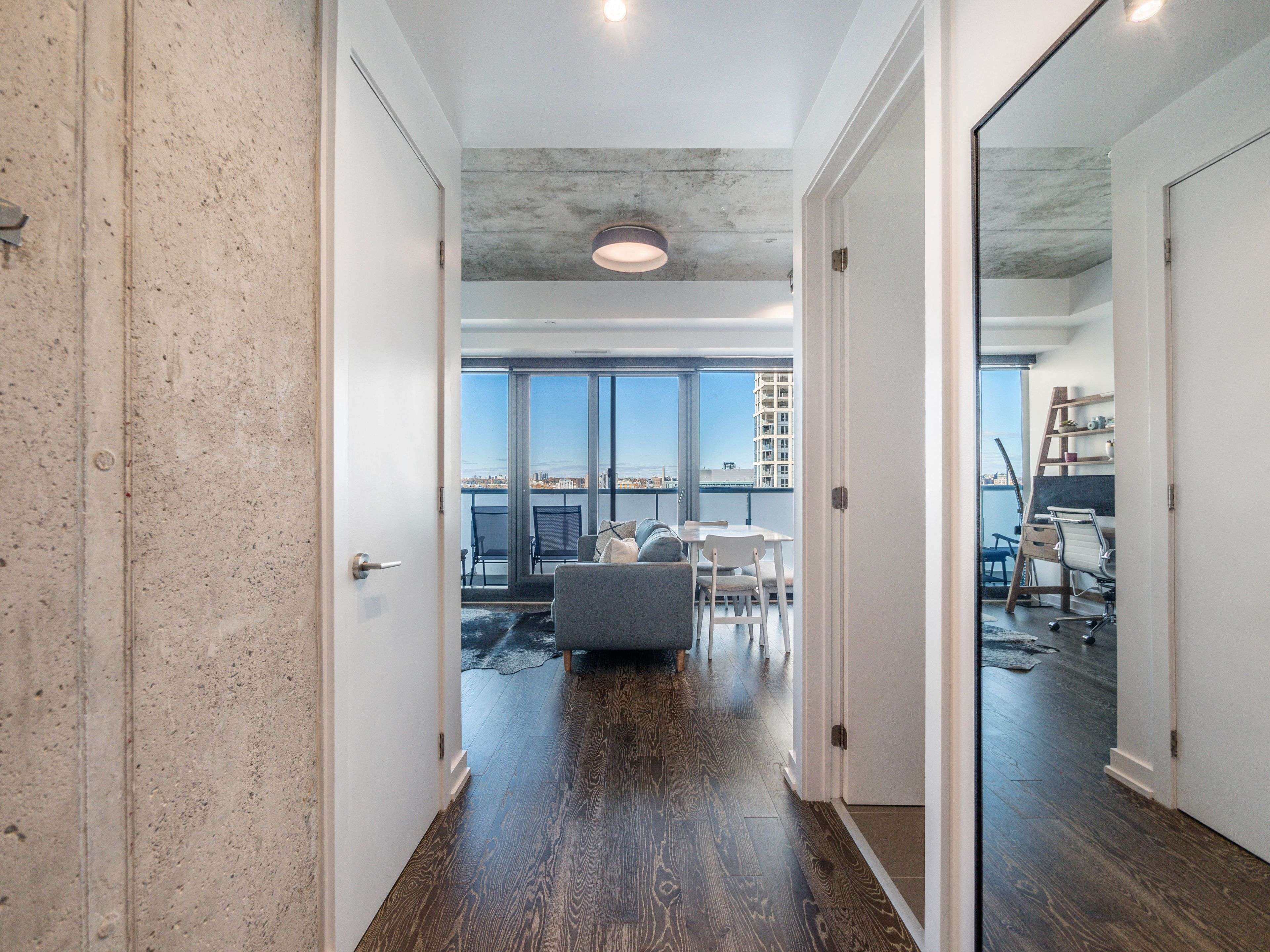 Toronto C01, ON M5V 2H5,11 Charlotte ST #2204