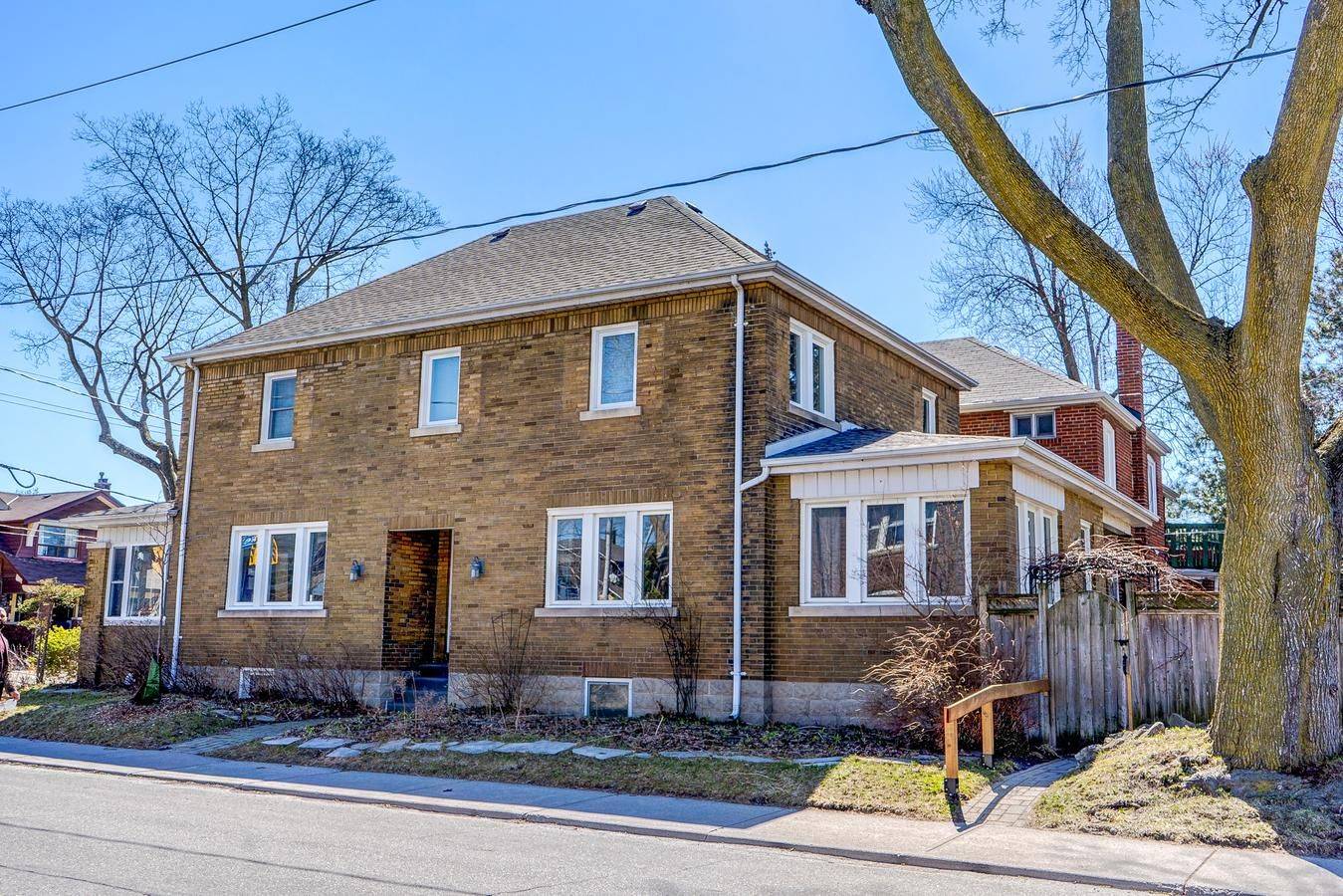 Toronto E03, ON M4C 3C4,760 Coxwell AVE #Lower