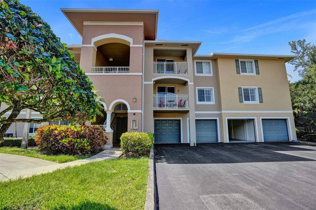 West Palm Beach, FL 33411,6492 Emerald Dunes Dr #204