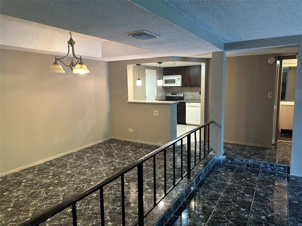 Lauderhill, FL 33319,3680 Inverrary Dr #2w