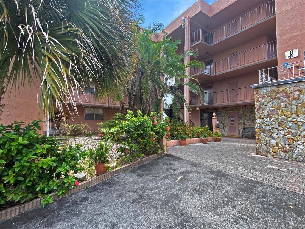 2841 Somerset Dr #400, Lauderdale Lakes, FL 33311