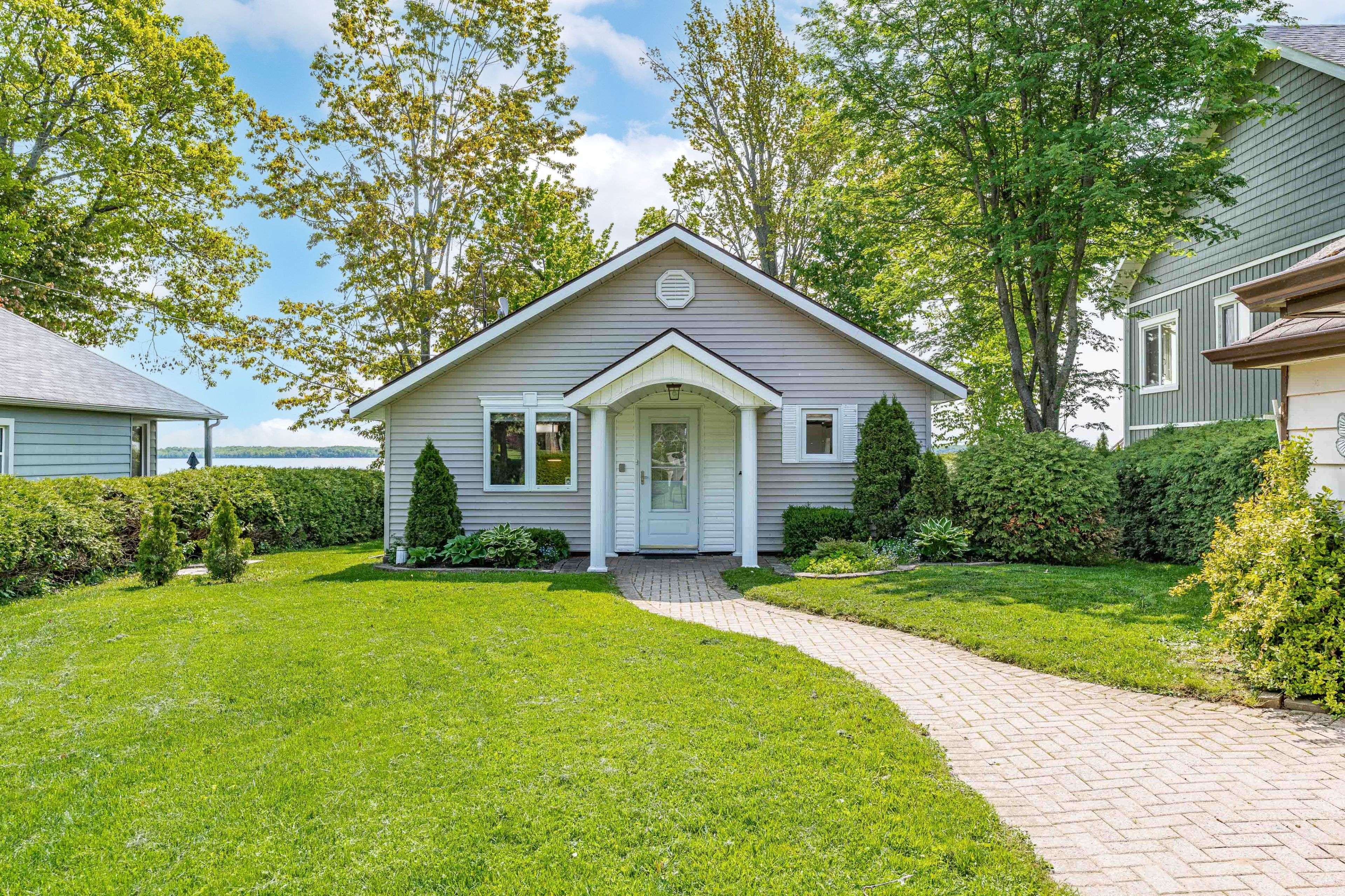 2703 Lakeside DR, Severn, ON L0K 1G0