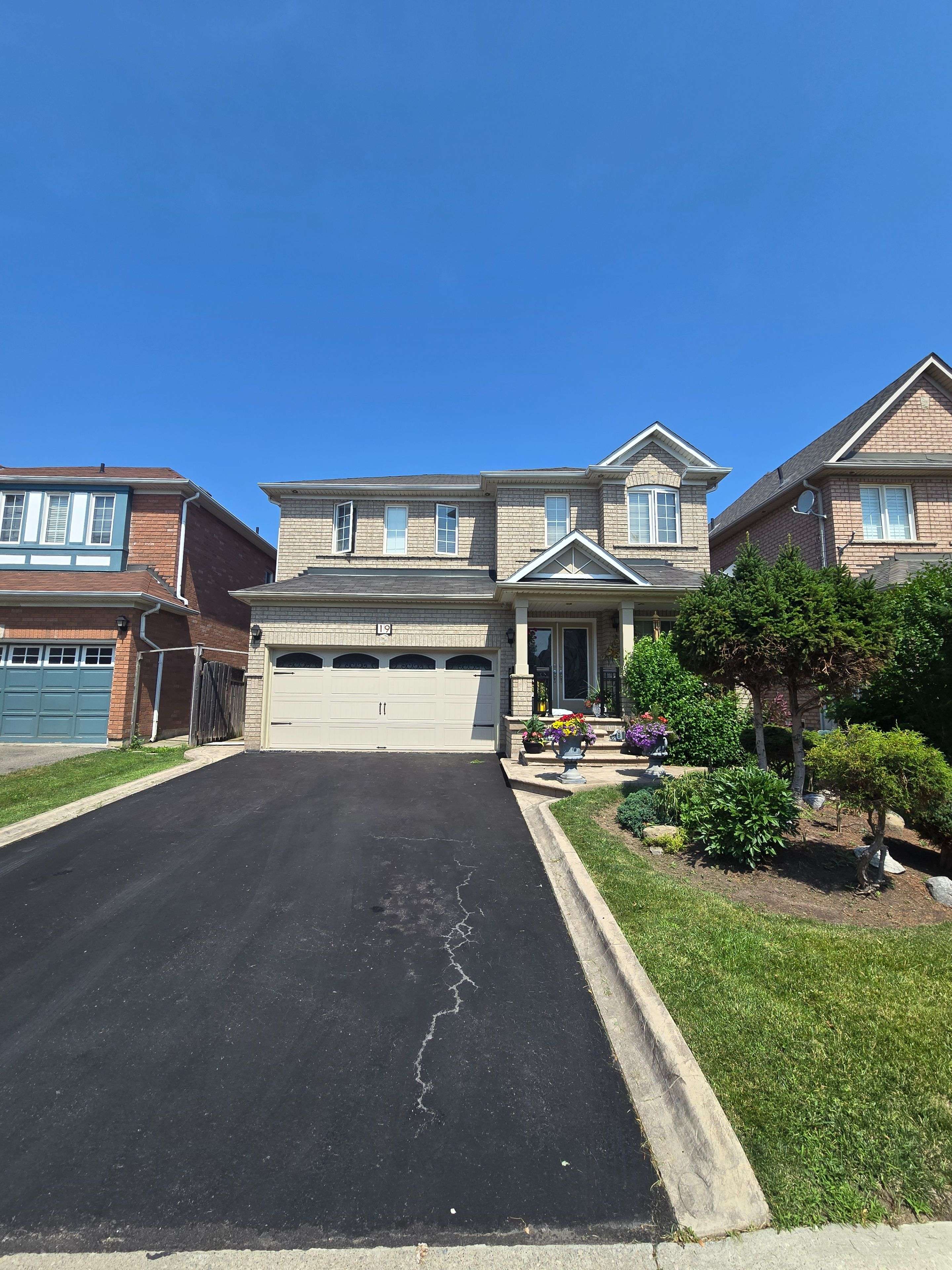 Brampton, ON L7A 1V8,19 Red Plant CRES