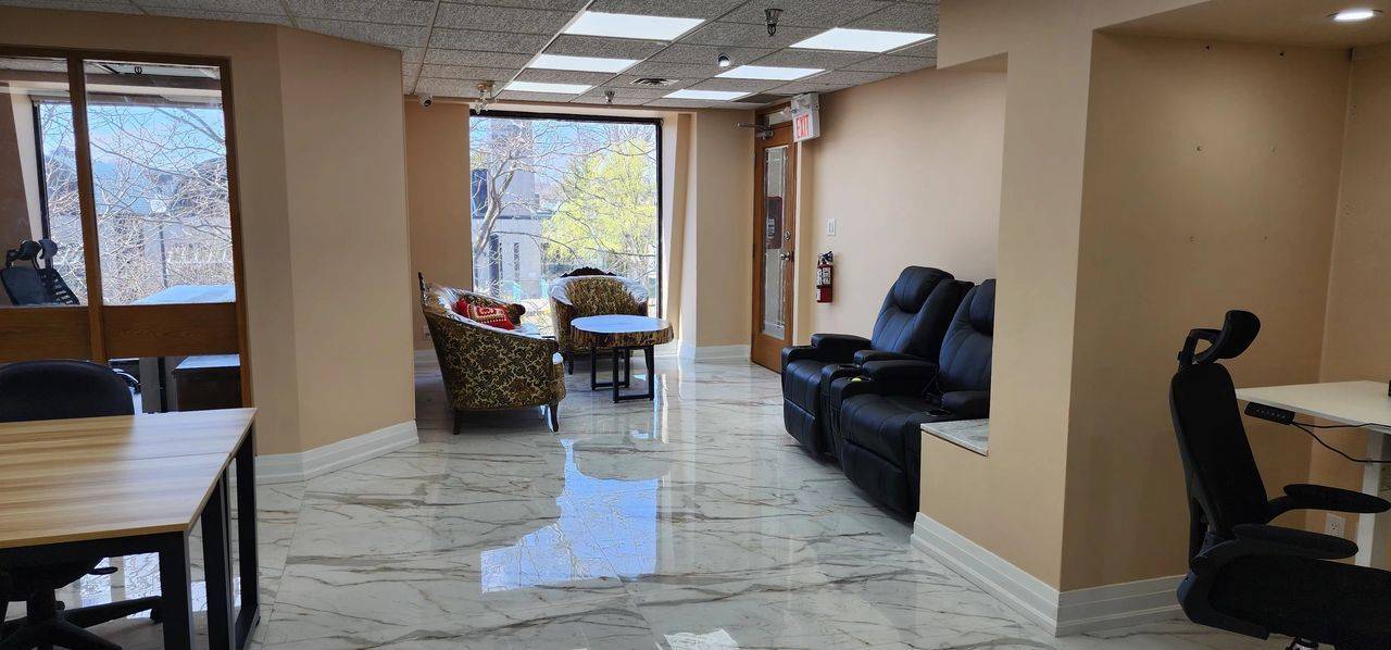 Oakville, ON L6J 6N2,114 Lakeshore RD E #202