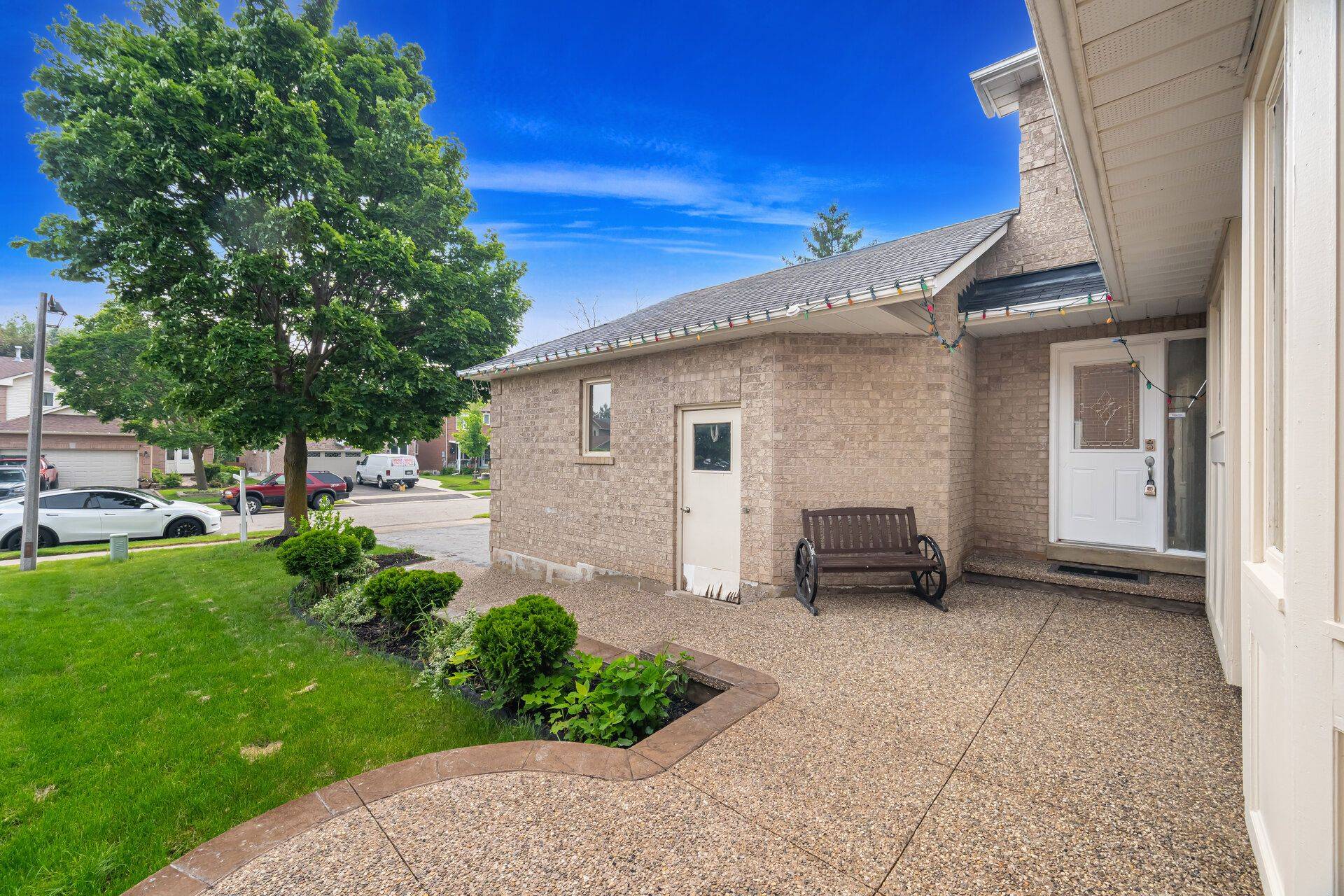 Brampton, ON L6Y 4T9,16 Vivians CRES