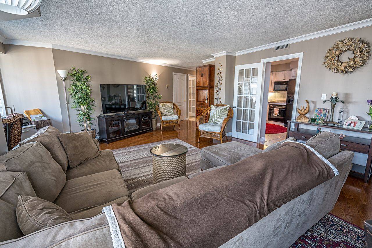 Toronto W06, ON M8V 1A1,2111 Lake Shore BLVD #1518