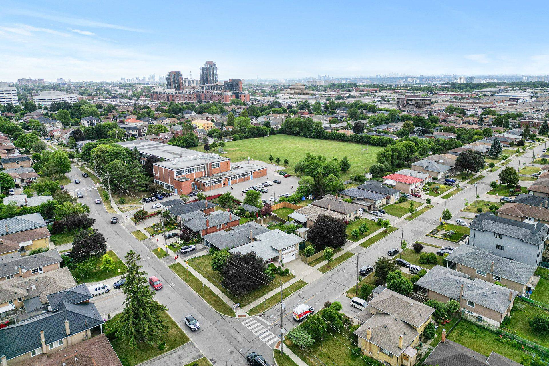 Toronto W04, ON M6A 1L5,63 Sparrow AVE