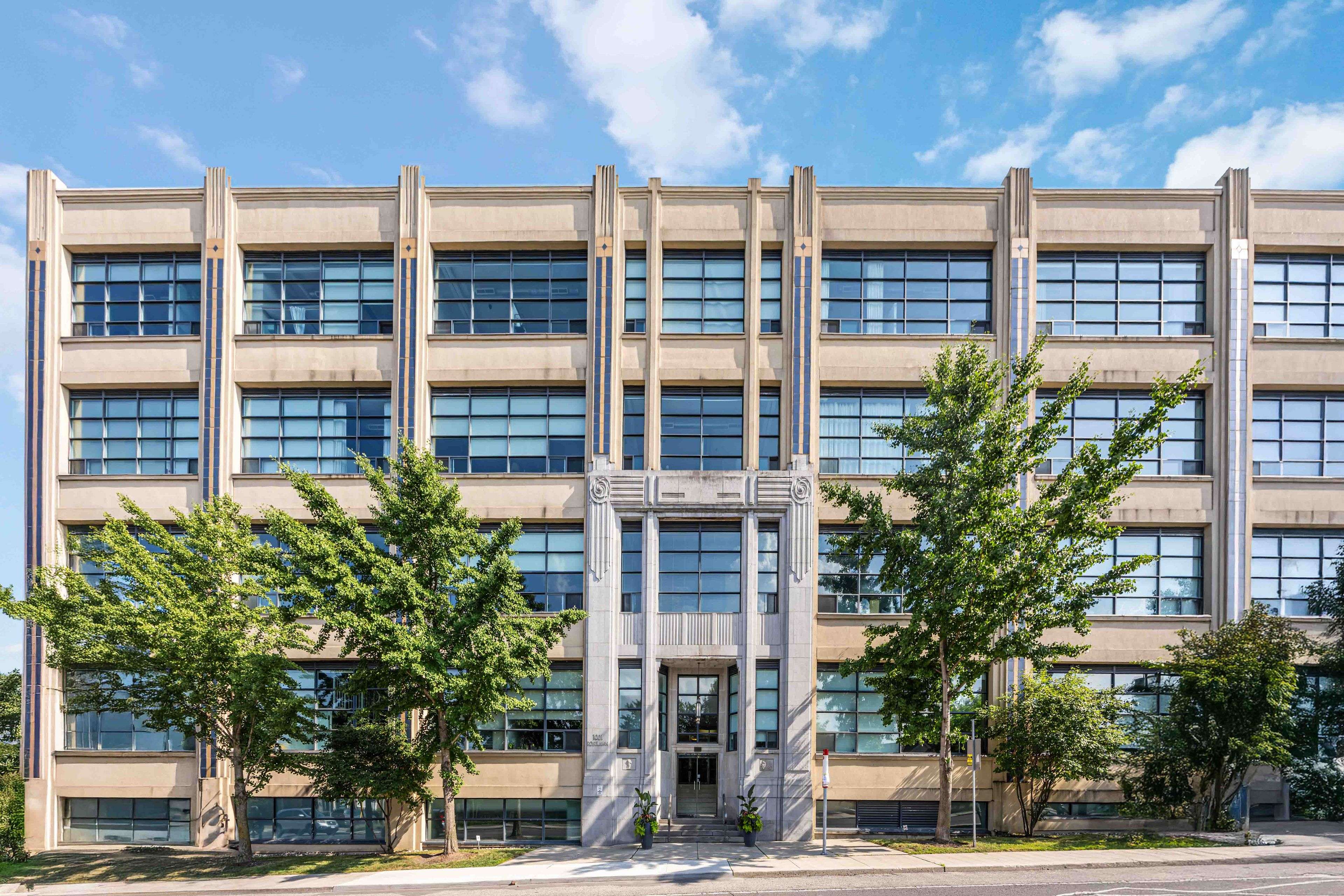 Toronto W04, ON M6B 4M4,1001 Roselawn AVE #211