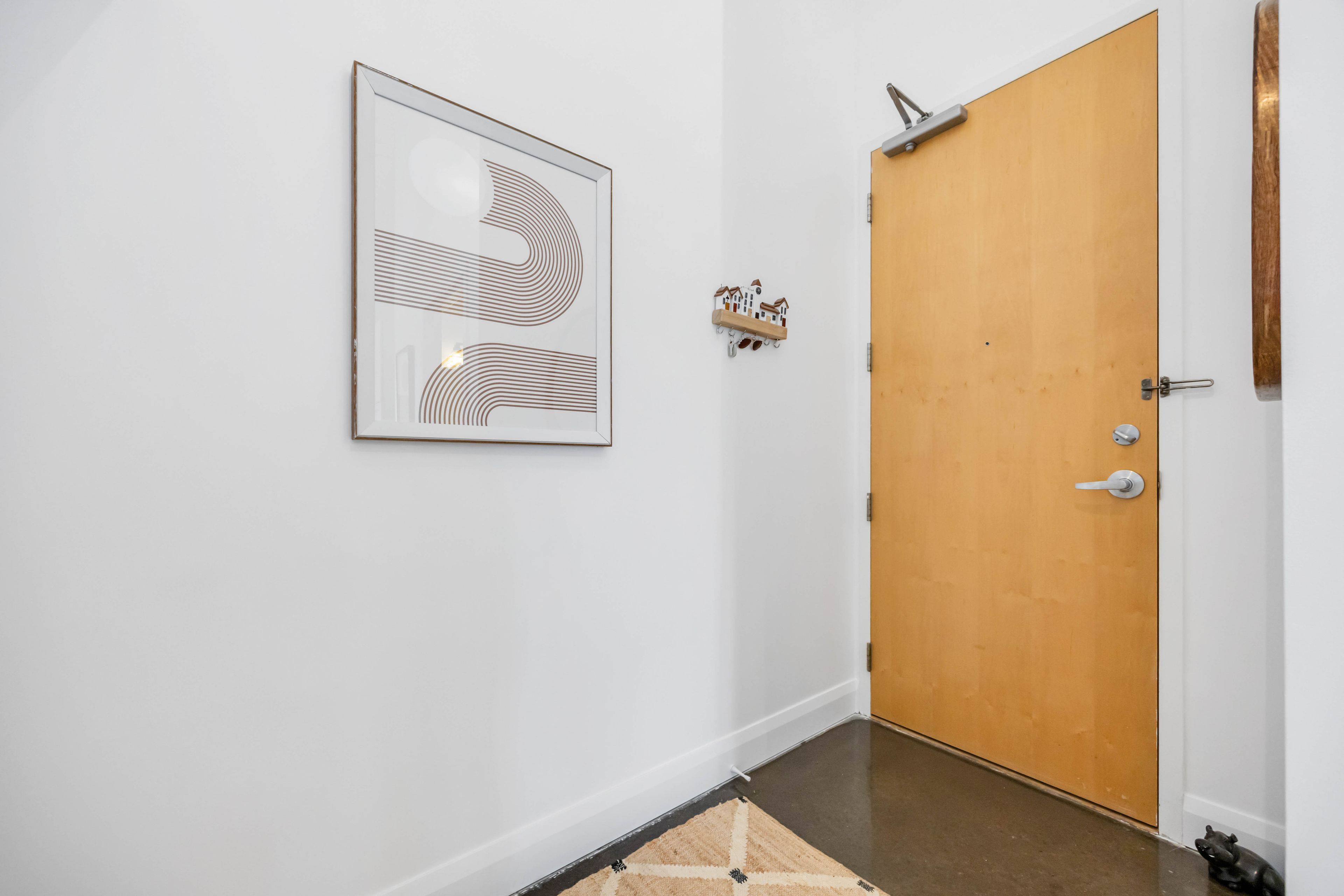 Toronto W04, ON M6B 4M4,1001 Roselawn AVE #211