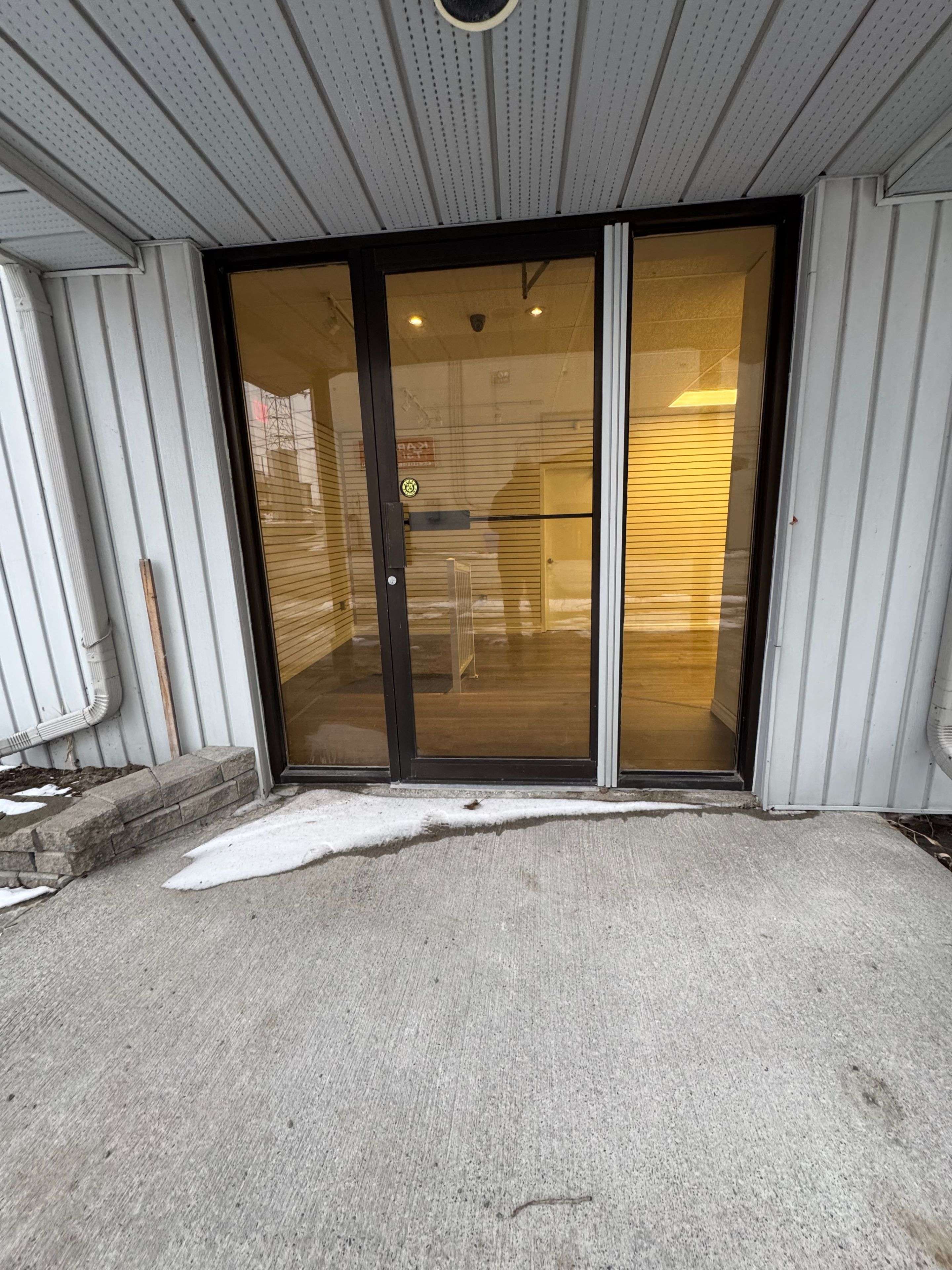 Belleville, ON K8P 1B6,495 Dundas ST W