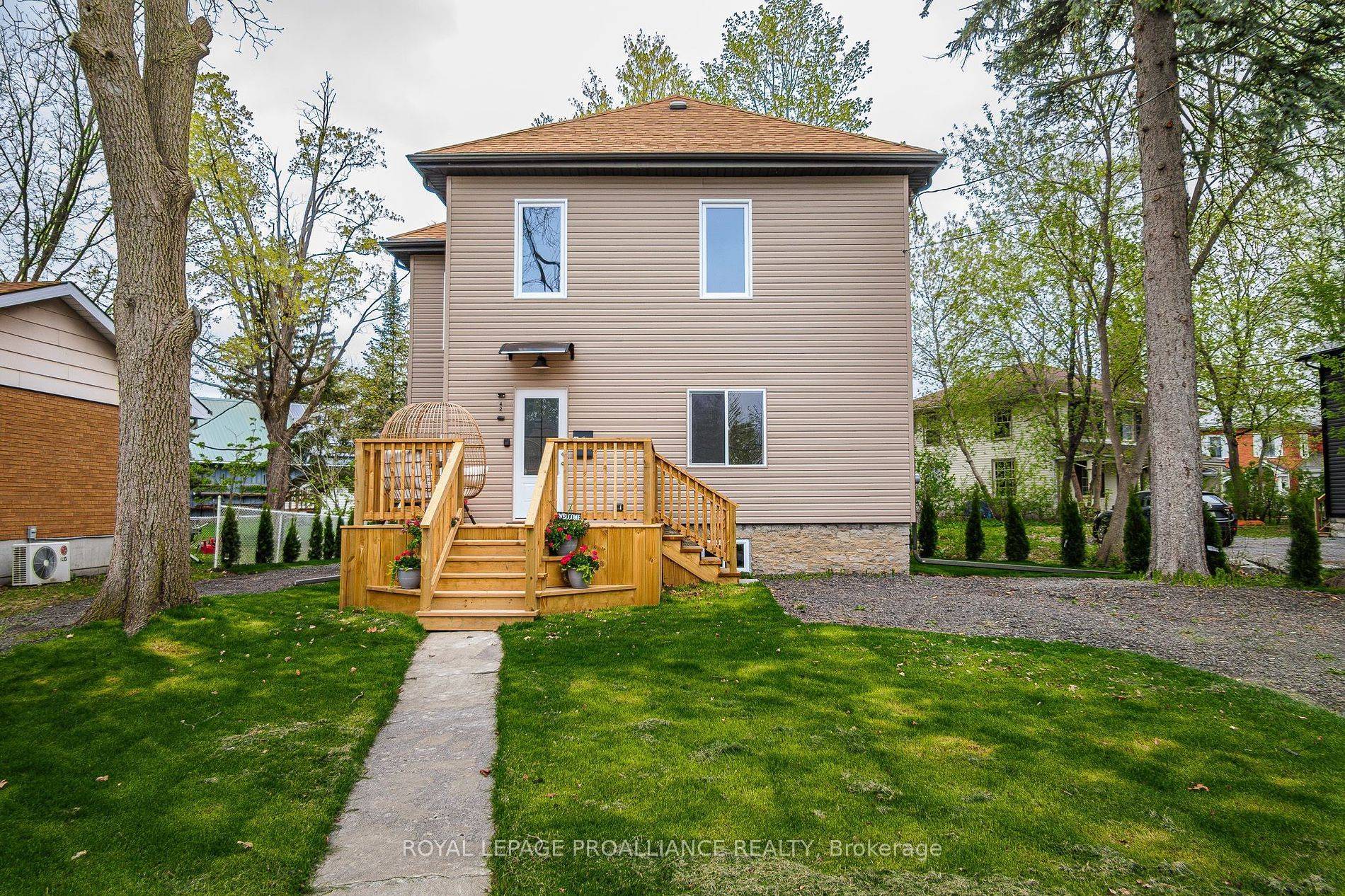 42 Highland AVE, Belleville, ON K8P 3R1