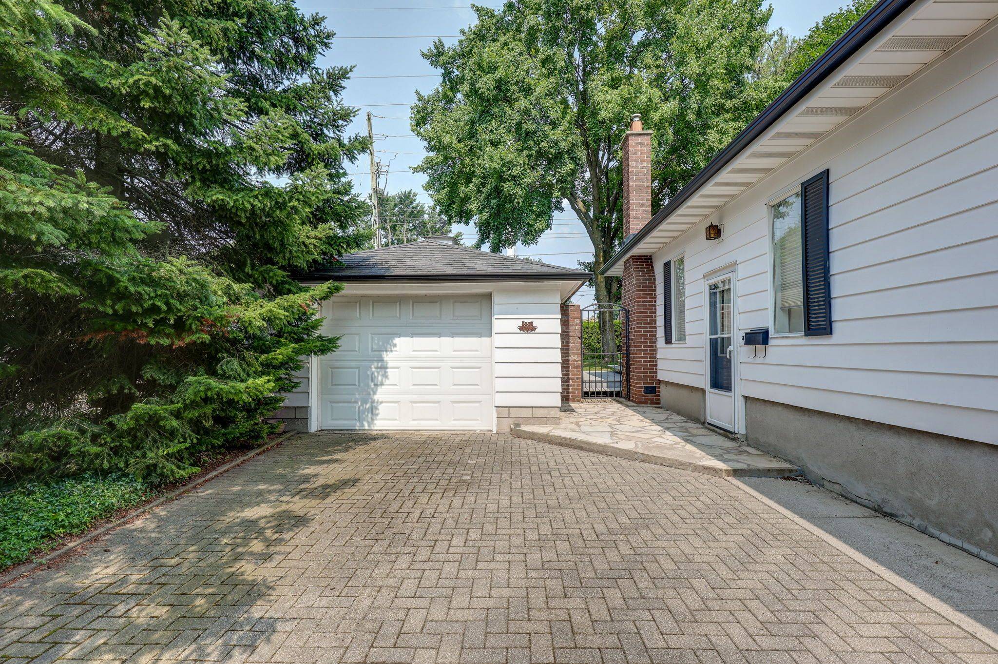 London East, ON N5W 1M1,137 Fairmont AVE