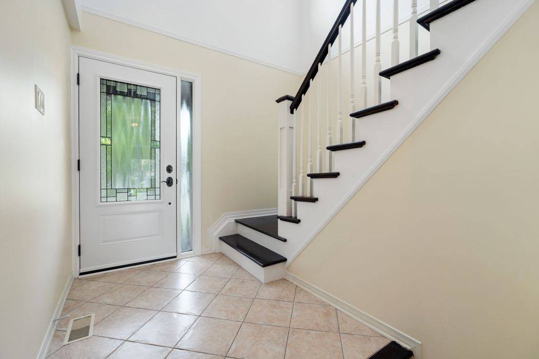 Kanata, ON K2M 1Y5,92 Waterton CRES