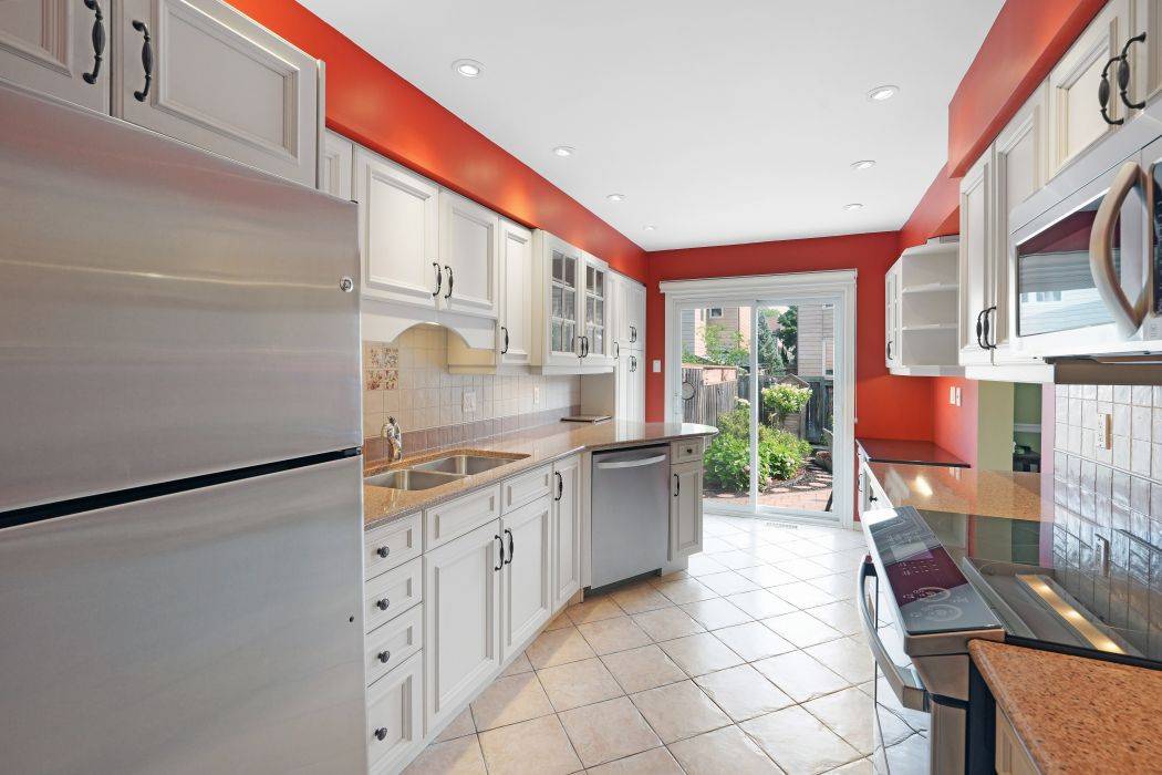 Kanata, ON K2M 1Y5,92 Waterton CRES