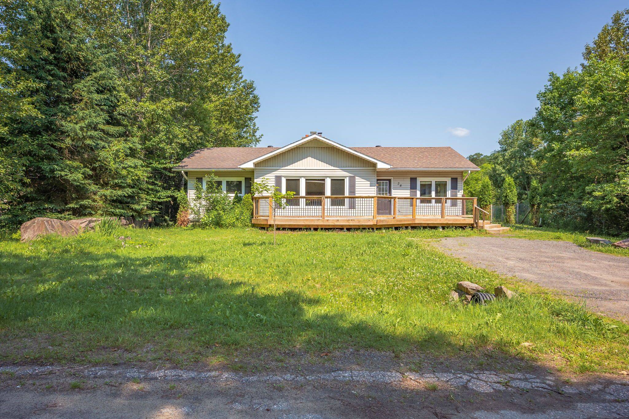 28 Shay RD, Huntsville, ON P1H 1L2