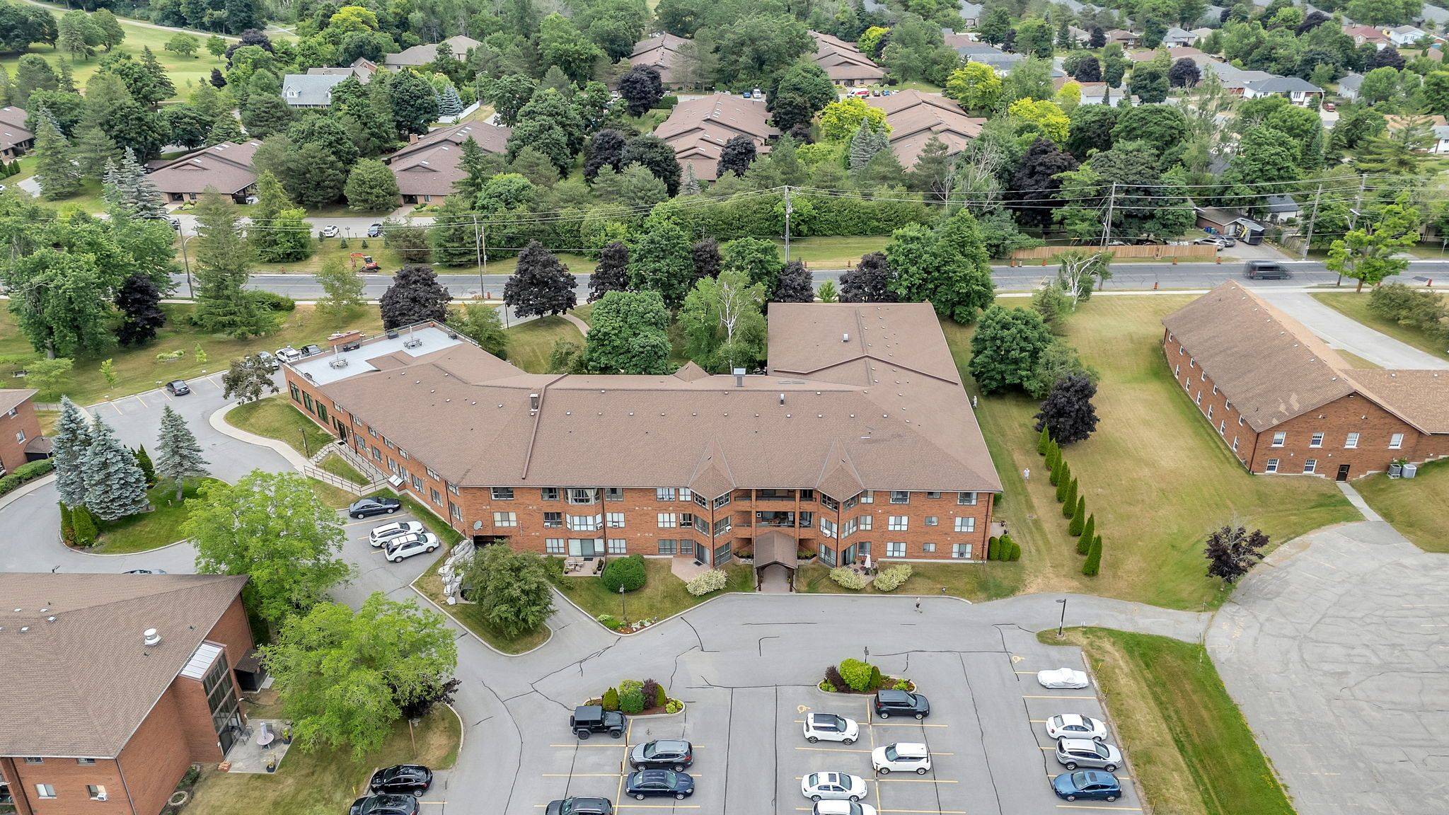 921 Armour RD #304, Peterborough East, ON K9H 7K5