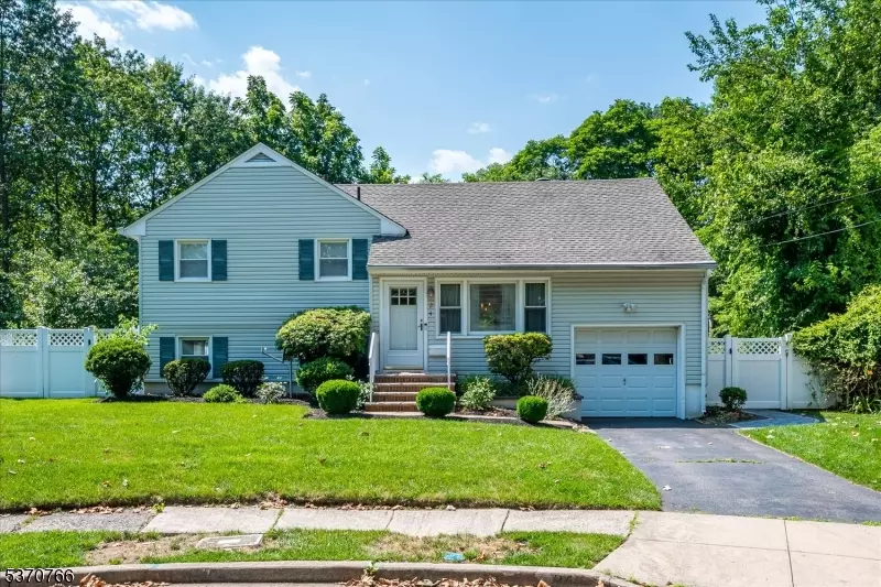 Metuchen Boro, NJ 08840,24 Turner Ct