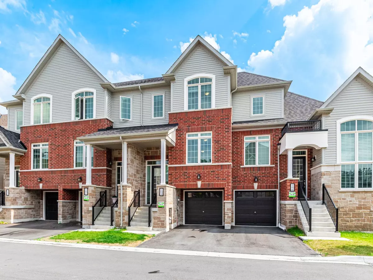 East Gwillimbury, ON L0G 1M0,104 Lyall Stokes CIR