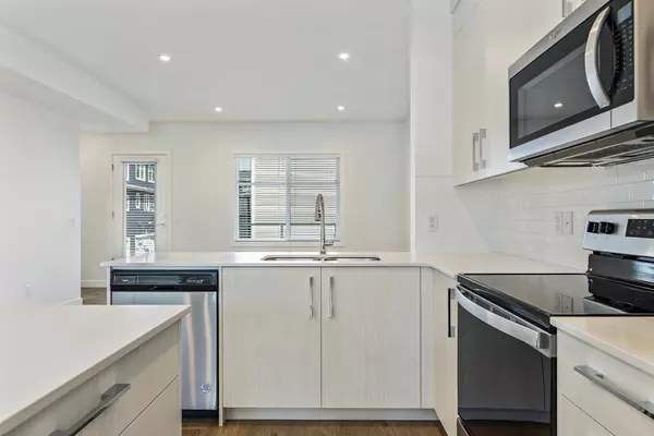 Calgary, AB T2X 4N4,135 Belmont Passage SW #603