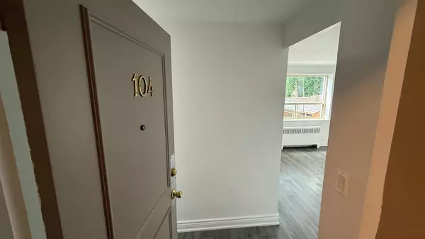 Toronto C10, ON M4S 2N3,676 Mount Pleasant RD #104