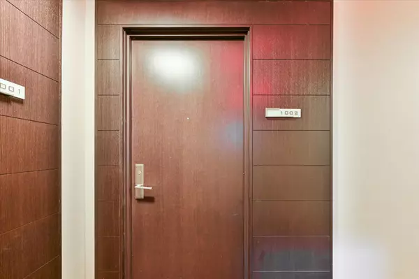 Toronto C10, ON M4P 1T7,25 Broadway AVE #1002