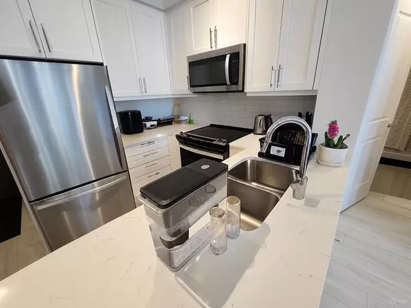 Vaughan, ON L4J 0L2,10 Gatineau DR #301W