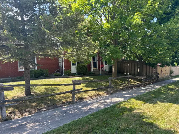 Innisfil, ON L9S 1Y5,1226 Benson ST