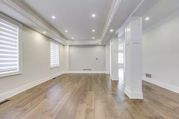 Oakville, ON L6M 0G5,2240 Pine Glen RD