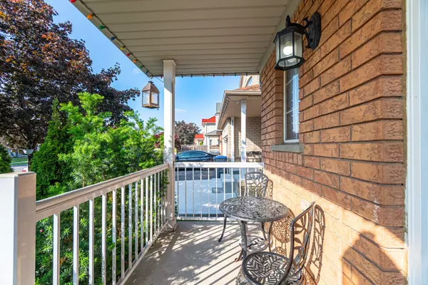 Brampton, ON L7A 1X7,21 Queen Mary DR