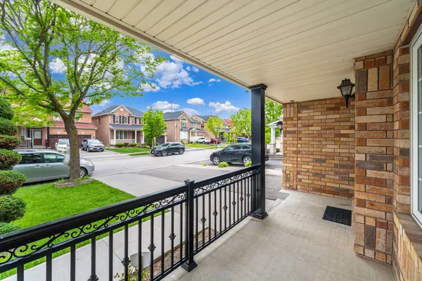 Brampton, ON L6P 2H8,3 Catchfly CRES