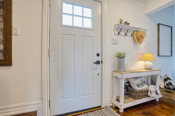 Grimsby, ON L3M 4Y2,105 Central AVE