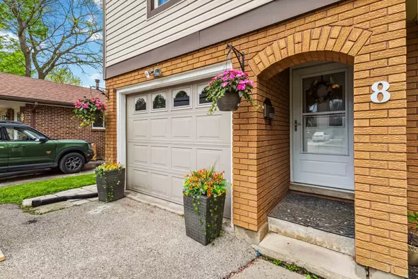 London South, ON N5Z 4L6,8 Lochern RD