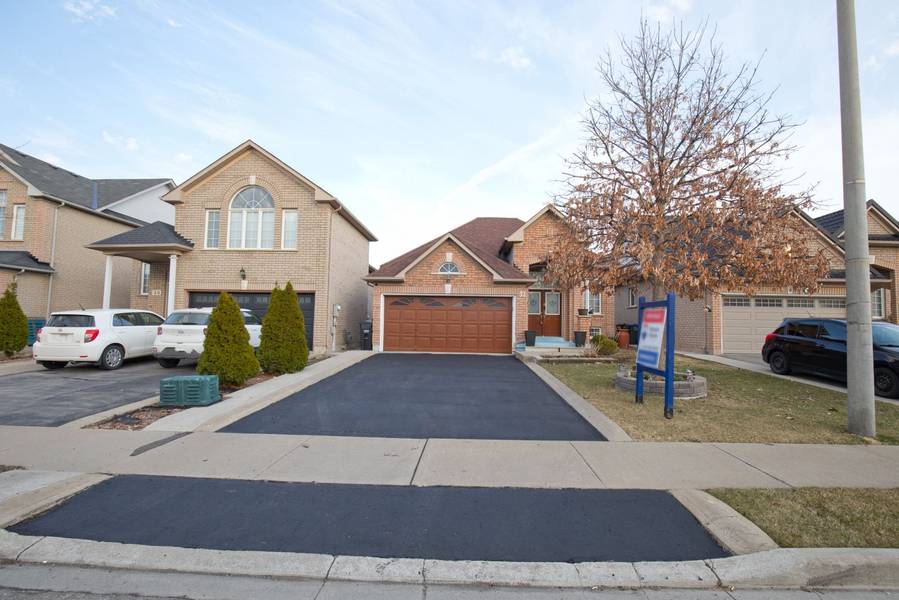 32 Pappain CRES, Brampton, ON L7A 3J8