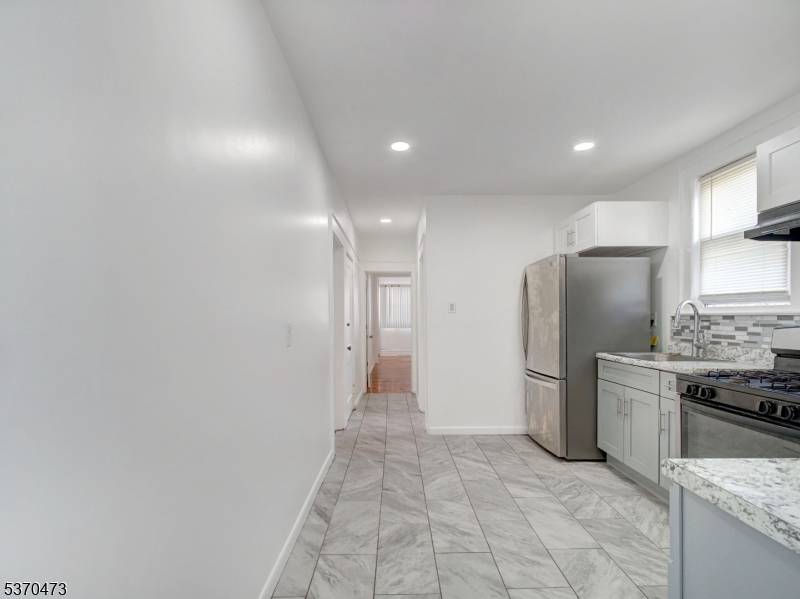 Irvington Twp., NJ 07111,52 Headley Ter #1