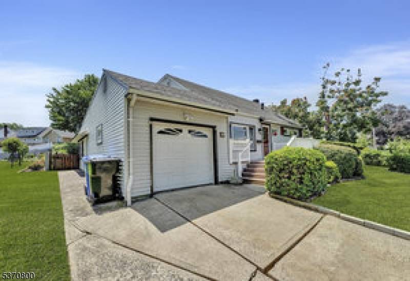 Woodbridge Twp., NJ 07067,83 Longfellow Dr #1