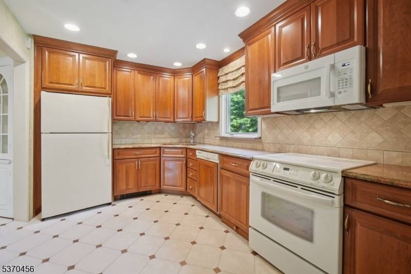 Westfield Town, NJ 07090,6 Cowperthwaite Sq