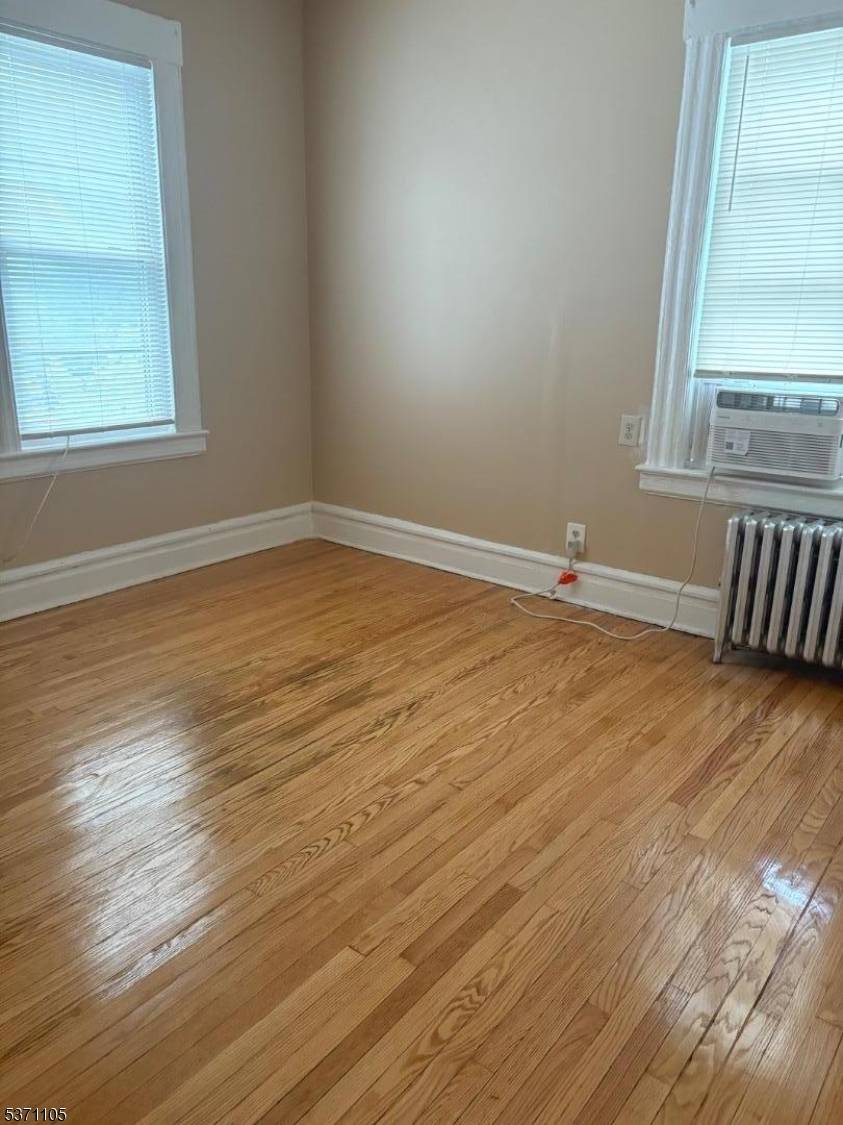 Newark City, NJ 07106,69 Saint Paul Ave