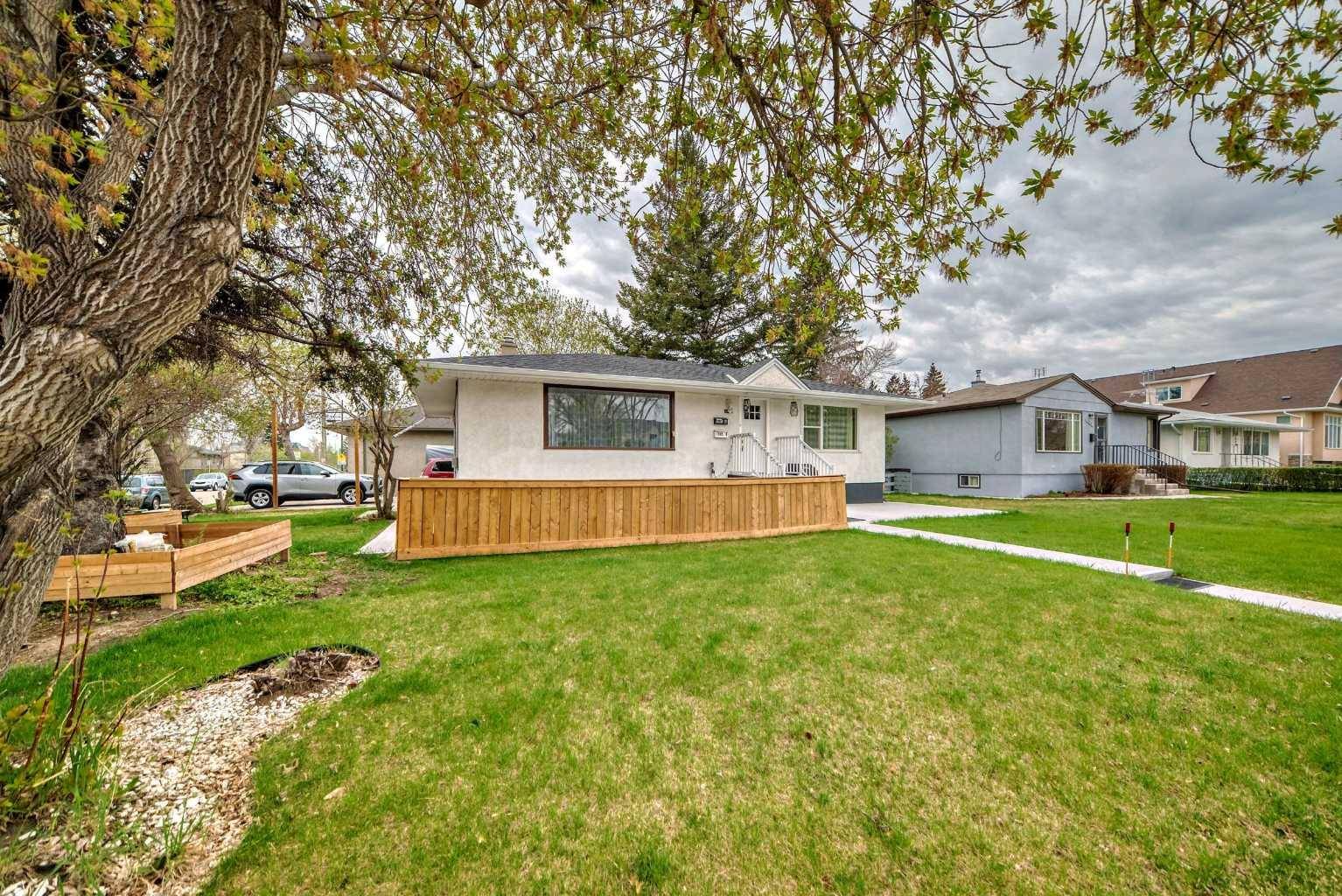 1903 24 AVE NW, Calgary, AB T2M 1Z4